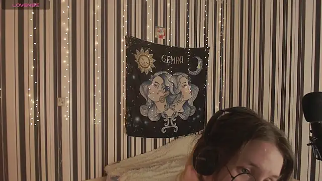  Hanna Moon  online show from 10-07-25, 06:27