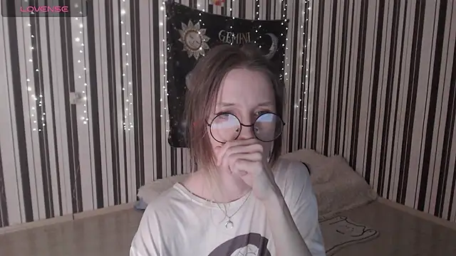  Hanna Moon  online show from 10-15-25, 10:59