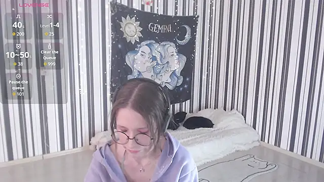  Hanna Moon  online show from 10-18-25, 09:21