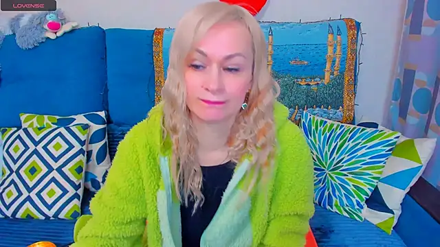 EllenMoore online show from 12-17-24, 02:44