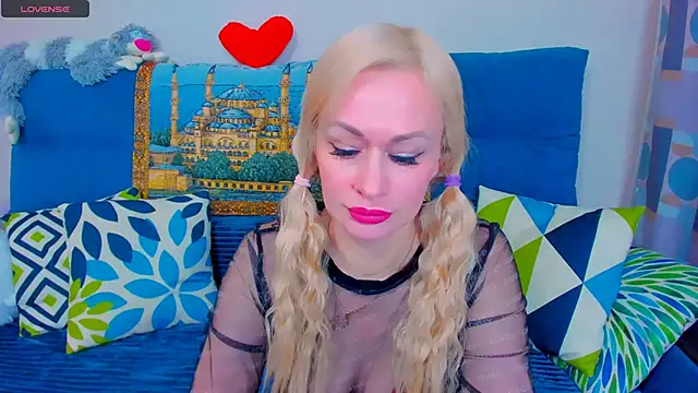 EllenMoore online show from 01-10-25, 02:35