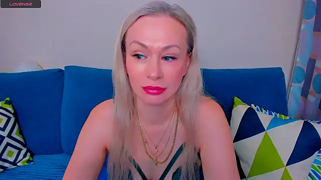 EllenMoore online show from 09-19-25, 03:08