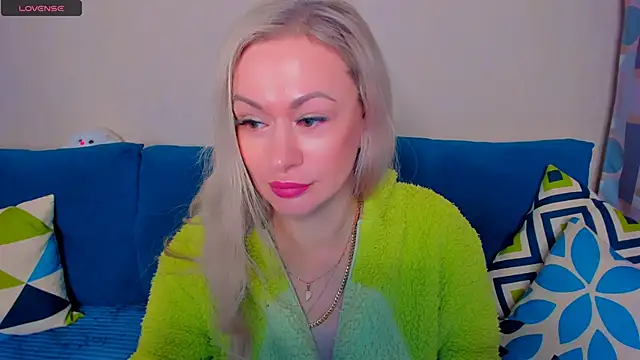 EllenMoore online show from 10-15-25, 03:06