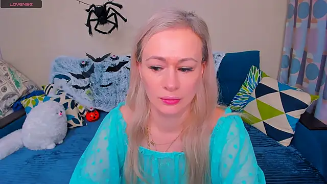 EllenMoore online show from 10-31-25, 03:51