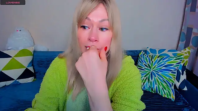 EllenMoore online show from 04-05-26, 03:04