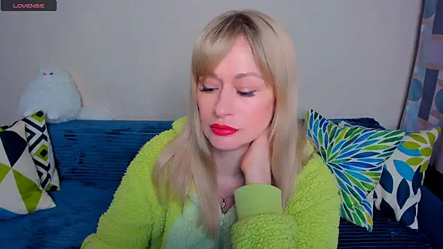 EllenMoore online show from 04-13-26, 03:12