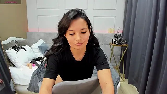 Snapshot of ErikaSoft chatting on 12-13-24, 11:55 ErikaSoft online show from 12-13-24, 11:55