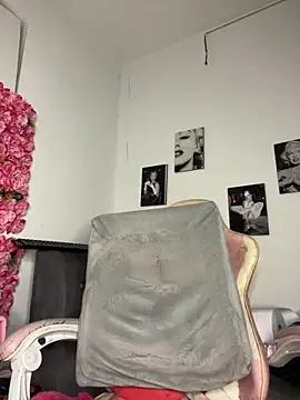 Snapshot of Rachell_More chatting on 01-20-25, 12:36 Rachell More online show from 01-20-25, 12:36