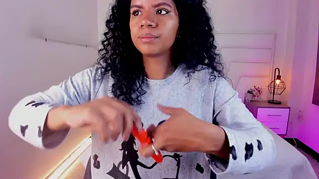 Ellie Alves online show from 02-25-25, 12:24