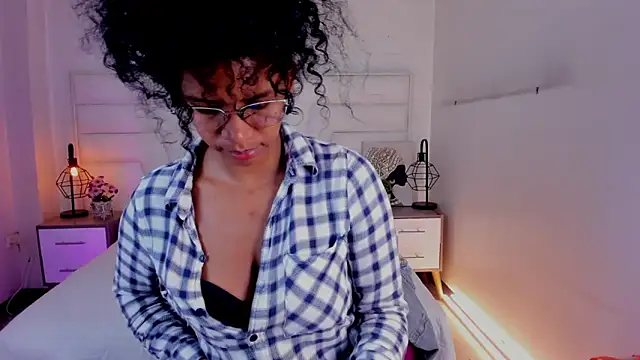 Ellie Alves online show from 03-07-25, 12:34