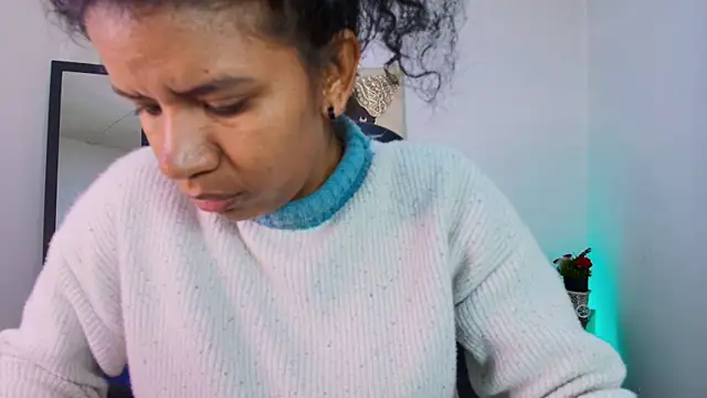 Ellie Alves online show from 09-15-25, 12:16