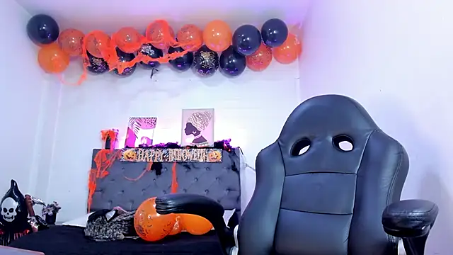 Ellie Alves online show from 10-31-25, 01:12