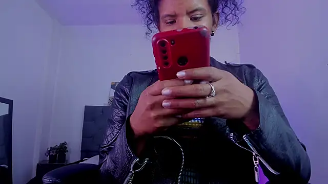 Ellie Alves online show from 11-10-25, 01:43