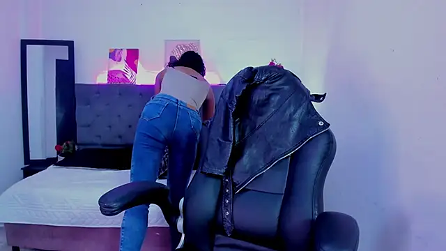 Ellie Alves online show from 12-14-25, 01:27