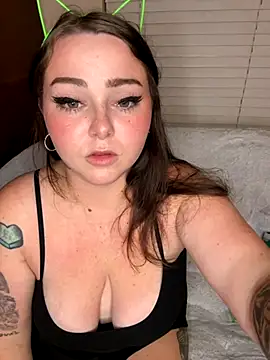 Kira tattoo online show from 10-19-25, 04:35