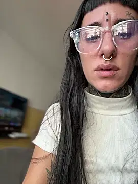 Snapshot of samisamsx chatting on 10-18-25, 04:19 samisamsx online show from 10-18-25, 04:19