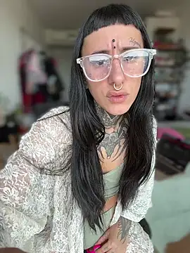 Snapshot of samisamsx chatting on 10-21-25, 04:19 samisamsx online show from 10-21-25, 04:19