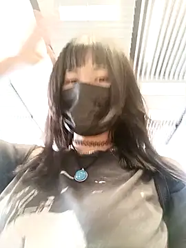 Snapshot of Latin_summer chatting on 12-17-24, 10:32 Latin summer online show from 12-17-24, 10:32