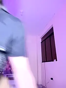 Snapshot of Latin_summer chatting on 02-02-25, 01:12 Latin summer online show from 02-02-25, 01:12