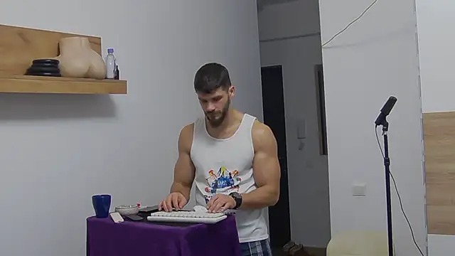 Snapshot of MauroTwin chatting on 01-31-25, 08:33 MauroTwin online show from 01-31-25, 08:33