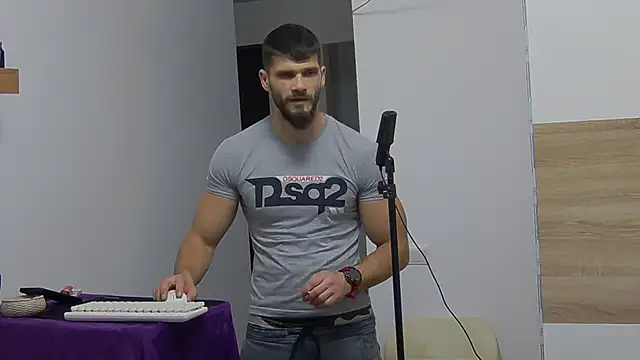 Snapshot of MauroTwin chatting on 02-01-25, 06:19 MauroTwin online show from 02-01-25, 06:19