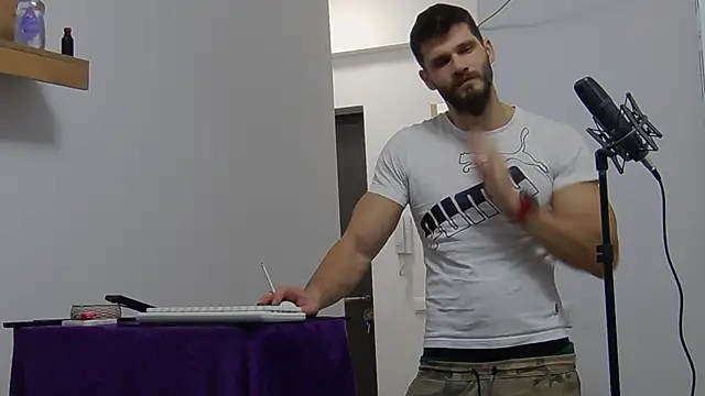 Snapshot of MauroTwin chatting on 02-09-25, 05:33 MauroTwin online show from 02-09-25, 05:33