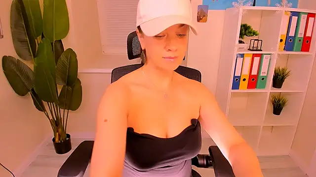 AnaMills online show from 12-23-25, 10:13