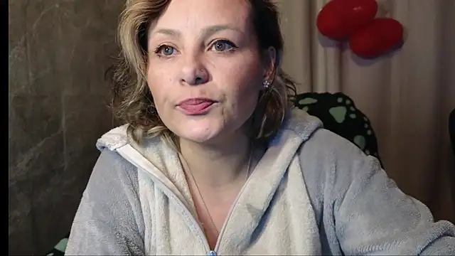 Snapshot of dagny-jo chatting on 03-08-25, 03:39 dagny-jo online show from 03-08-25, 03:39