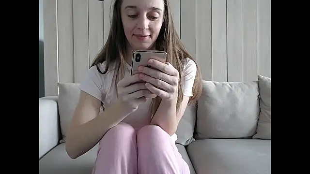 Snapshot of ShySchoolGirl chatting on 03-05-25, 09:16 ShySchoolGirl online show from 03-05-25, 09:16