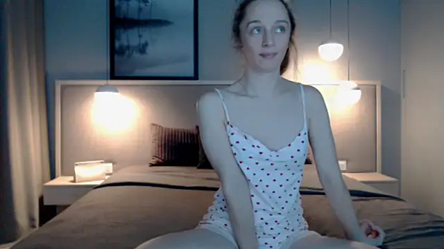 Snapshot of ShySchoolGirl chatting on 10-21-25, 08:53 ShySchoolGirl online show from 10-21-25, 08:53