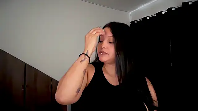 Snapshot of MarcellaGriffin chatting on 10-27-25, 06:56 MarcellaGriffin online show from 10-27-25, 06:56