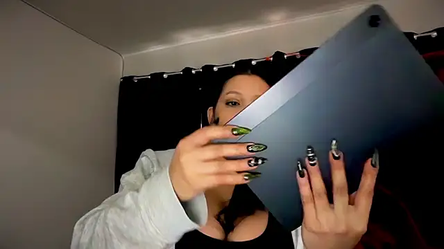 Snapshot of MarcellaGriffin chatting on 11-06-25, 09:15 MarcellaGriffin online show from 11-06-25, 09:15