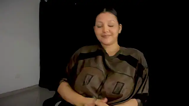 Snapshot of MarcellaGriffin chatting on 11-18-25, 11:15 MarcellaGriffin online show from 11-18-25, 11:15