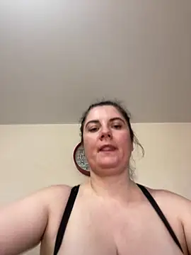 Snapshot of alisiaparril chatting on 03-18-25, 10:36 alisiaparril online show from 03-18-25, 10:36