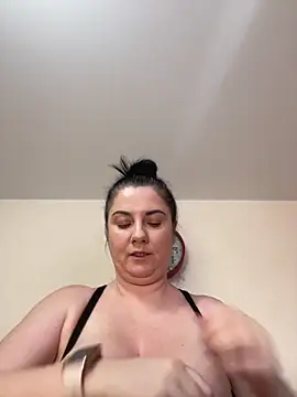 Snapshot of alisiaparril chatting on 03-19-25, 08:12 alisiaparril online show from 03-19-25, 08:12