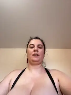 Snapshot of alisiaparril chatting on 03-20-25, 12:53 alisiaparril online show from 03-20-25, 12:53