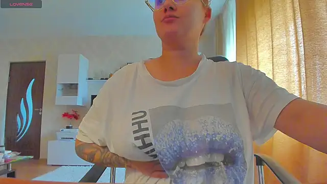 hot evil queen online show from 10-14-25, 10:49