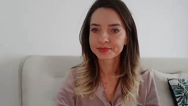 Snapshot of StyleSerene chatting on 11-18-25, 09:47 StyleSerene online show from 11-18-25, 09:47