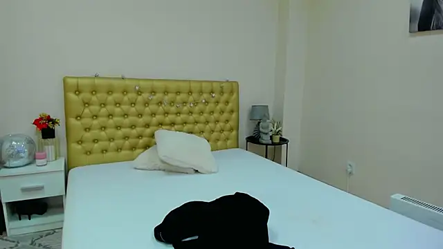 Snapshot of AlmaFancy chatting on 02-17-25, 12:48 AlmaFancy online show from 02-17-25, 12:48