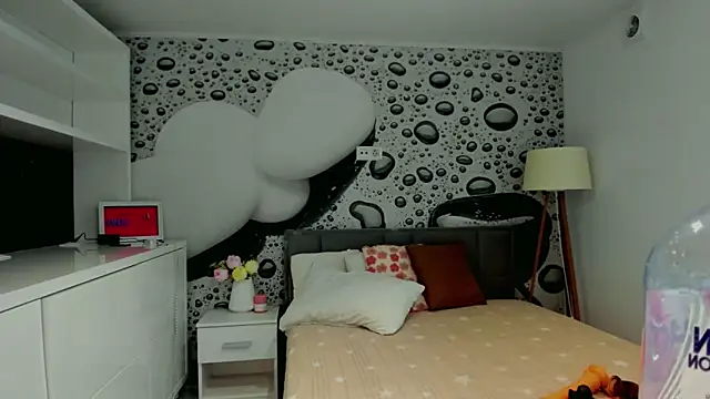 Snapshot of AlmaFancy chatting on 09-23-25, 04:59 AlmaFancy online show from 09-23-25, 04:59