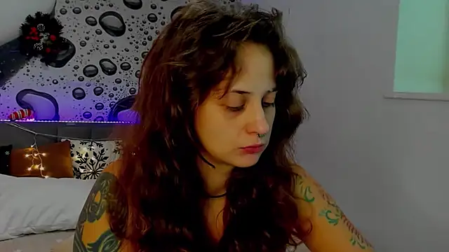 Snapshot of AlmaFancy chatting on 01-06-26, 08:51 AlmaFancy online show from 01-06-26, 08:51