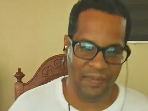 Snapshot of thesugar32 chatting on 10-21-25, 01:45 thesugar32 online show from 10-21-25, 01:45