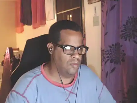 Snapshot of thesugar32 chatting on 10-24-25, 01:57 thesugar32 online show from 10-24-25, 01:57