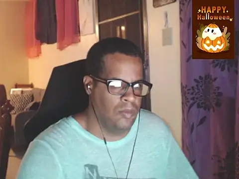 Snapshot of thesugar32 chatting on 10-26-25, 01:55 thesugar32 online show from 10-26-25, 01:55