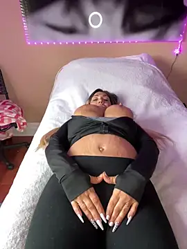 LittleMissEeve online show from 02-26-25, 06:21