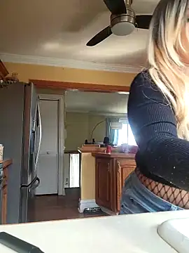 LittleMissEeve online show from 03-18-25, 07:53