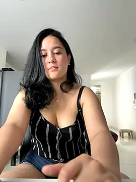 Nina lovi online show from 10-29-25, 07:15