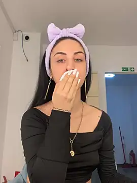 MeganHopeX online show from 12-31-24, 06:37