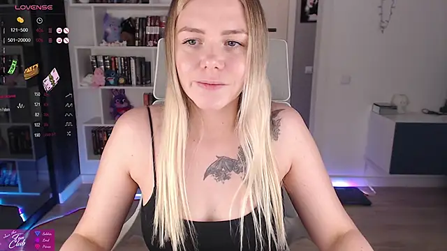 Snapshot of Emma_Bryan chatting on 09-09-25, 08:41 Emma Bryan online show from 09-09-25, 08:41