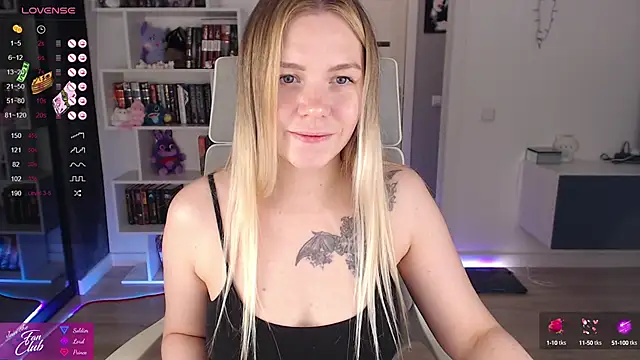 Snapshot of Emma_Bryan chatting on 10-03-25, 08:06 Emma Bryan online show from 10-03-25, 08:06